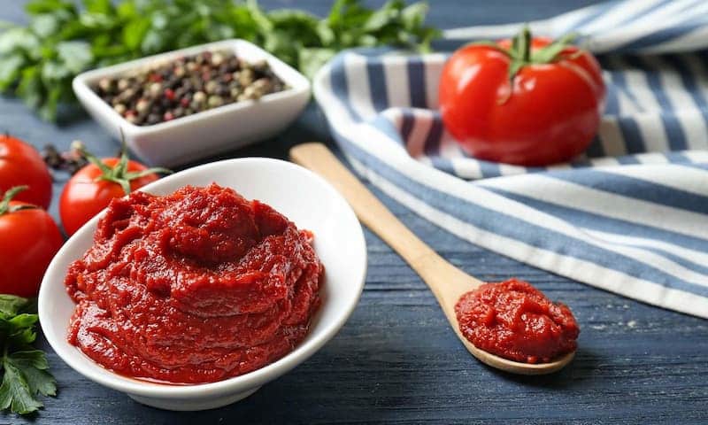 تصویر 4 از رب گوجه فرنگی تبریز انتخابی مناسب برای غذاهای سنتی آذری با رنگ طبیعی و قوام بالا